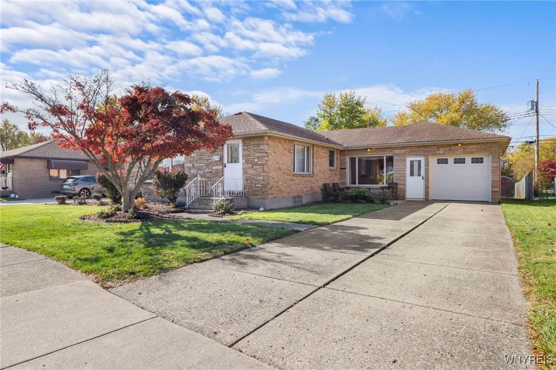 74 Pacecrest Court, West Seneca, New York 14224, West Seneca, New York 14224, 3 Bedrooms Bedrooms, 8 Rooms Rooms,1 BathroomBathrooms,Residential,For Sale,74 Pacecrest Court, West Seneca, New York 14224,0,B1647222