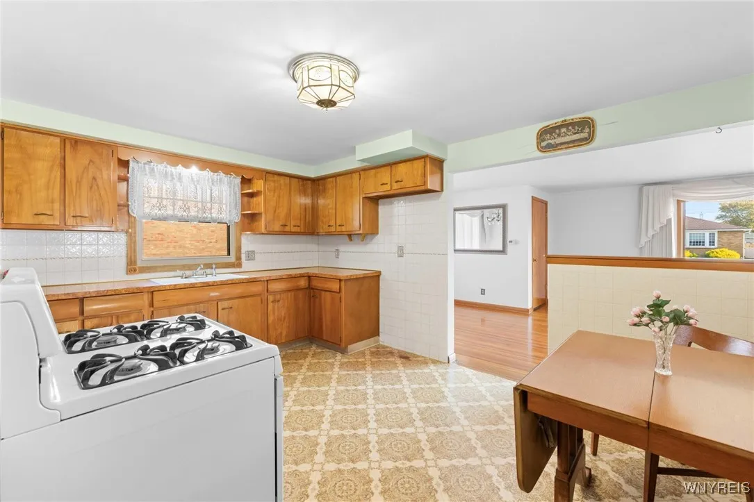 74 Pacecrest Court, West Seneca, New York 14224, West Seneca, New York 14224, 3 Bedrooms Bedrooms, 8 Rooms Rooms,1 BathroomBathrooms,Residential,For Sale,74 Pacecrest Court, West Seneca, New York 14224,0,B1647222