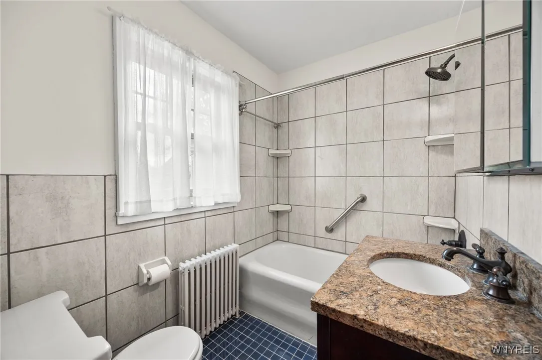 179 Admiral Road, Buffalo, New York 14216, Buffalo, New York 14216, 3 Bedrooms Bedrooms, 11 Rooms Rooms,1 BathroomBathrooms,Residential Lease,For Rent,179 Admiral Road, Buffalo, New York 14216,0,B1649439