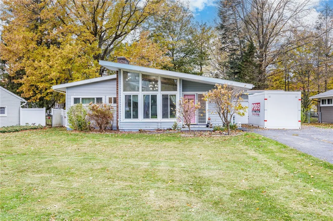 15 Burrows Dr, Penfield, New York 14625, Penfield, New York 14625, 3 Bedrooms Bedrooms, 6 Rooms Rooms,1 BathroomBathrooms,Residential,Closed,15 Burrows Dr, Penfield, New York 14625,0,R1644696