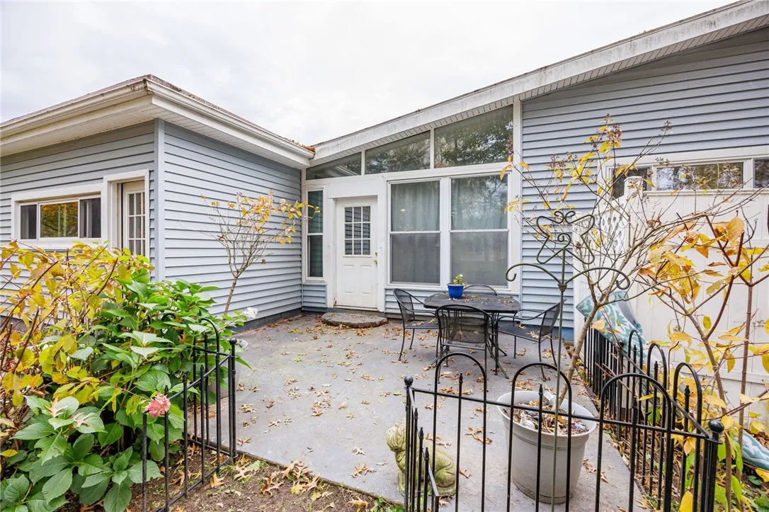 15 Burrows Dr, Penfield, New York 14625, Penfield, New York 14625, 3 Bedrooms Bedrooms, 6 Rooms Rooms,1 BathroomBathrooms,Residential,Closed,15 Burrows Dr, Penfield, New York 14625,0,R1644696
