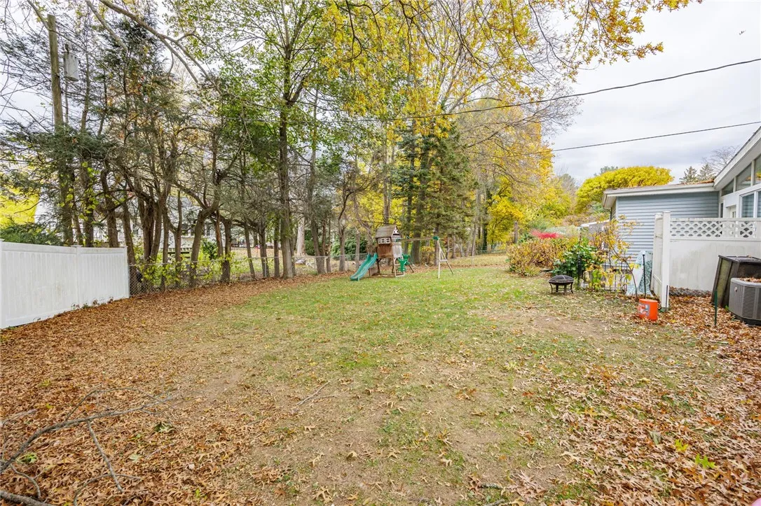 15 Burrows Dr, Penfield, New York 14625, Penfield, New York 14625, 3 Bedrooms Bedrooms, 6 Rooms Rooms,1 BathroomBathrooms,Residential,Closed,15 Burrows Dr, Penfield, New York 14625,0,R1644696