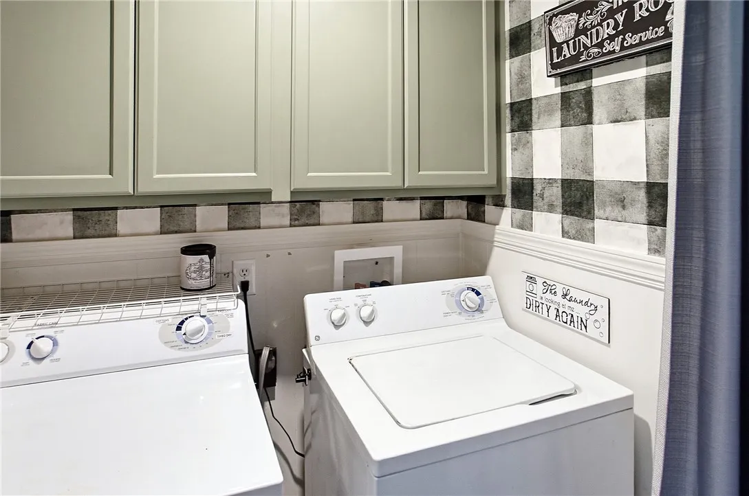 3345 Latta Road, Greece, New York 14612, Greece, New York 14612, 4 Bedrooms Bedrooms, 9 Rooms Rooms,2 BathroomsBathrooms,Residential,For Sale,3345 Latta Road, Greece, New York 14612,0,R1648744