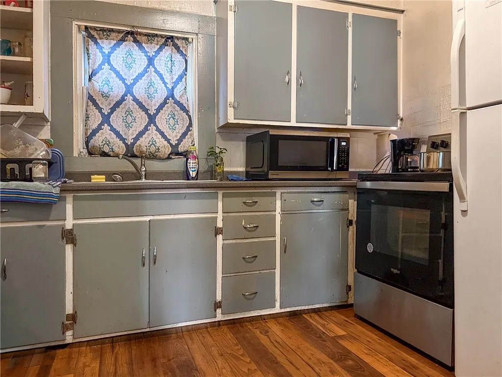Second floor apartment - 3 Bedrooms