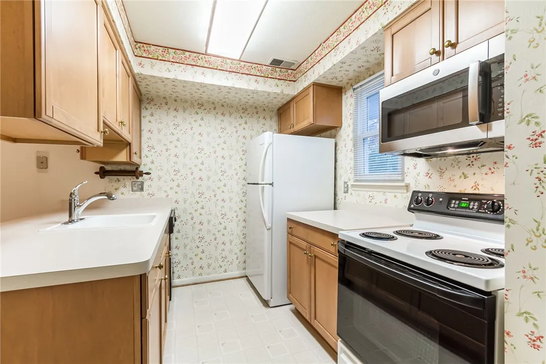 906 Eastbrooke Lane, Brighton, New York 14618, Brighton, New York 14618, 2 Bedrooms Bedrooms, 3 Rooms Rooms,1 BathroomBathrooms,Residential,For Sale,906 Eastbrooke Lane, Brighton, New York 14618,0,R1649027