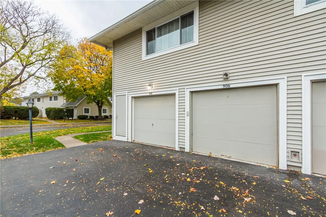 906 Eastbrooke Lane, Brighton, New York 14618, Brighton, New York 14618, 2 Bedrooms Bedrooms, 3 Rooms Rooms,1 BathroomBathrooms,Residential,For Sale,906 Eastbrooke Lane, Brighton, New York 14618,0,R1649027