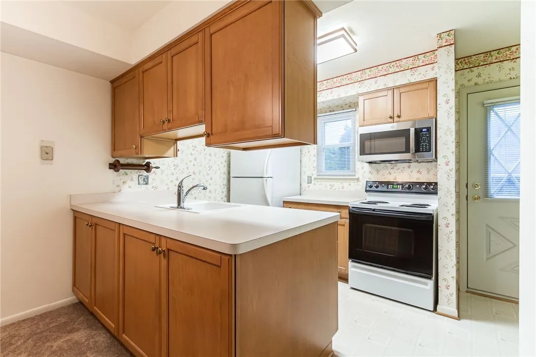 906 Eastbrooke Lane, Brighton, New York 14618, Brighton, New York 14618, 2 Bedrooms Bedrooms, 3 Rooms Rooms,1 BathroomBathrooms,Residential,For Sale,906 Eastbrooke Lane, Brighton, New York 14618,0,R1649027