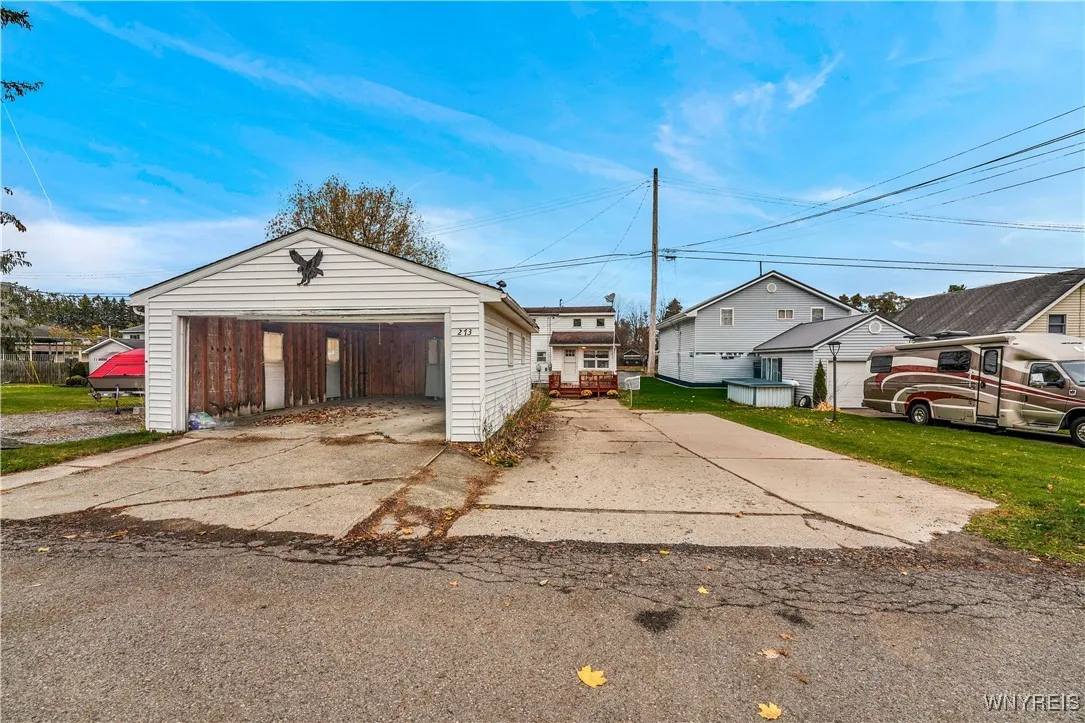 2-car garage, garage door opener