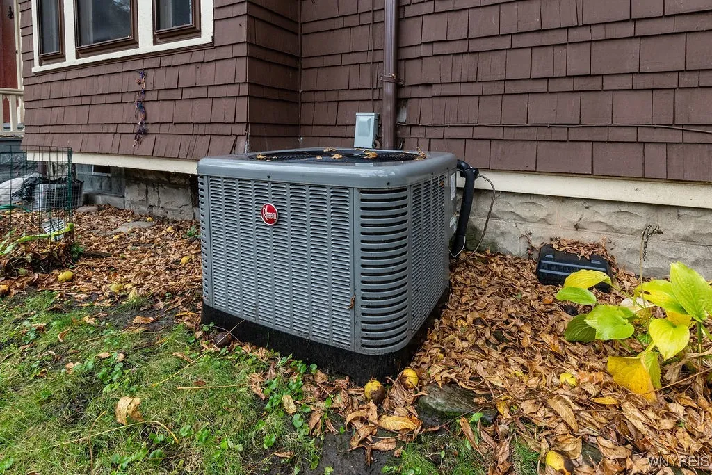 123 Woodward Ave, Buffalo, New York 14214, Buffalo, New York 14214, 4 Bedrooms Bedrooms, 9 Rooms Rooms,2 BathroomsBathrooms,Residential,For Sale,123 Woodward Ave, Buffalo, New York 14214,0,B1649471