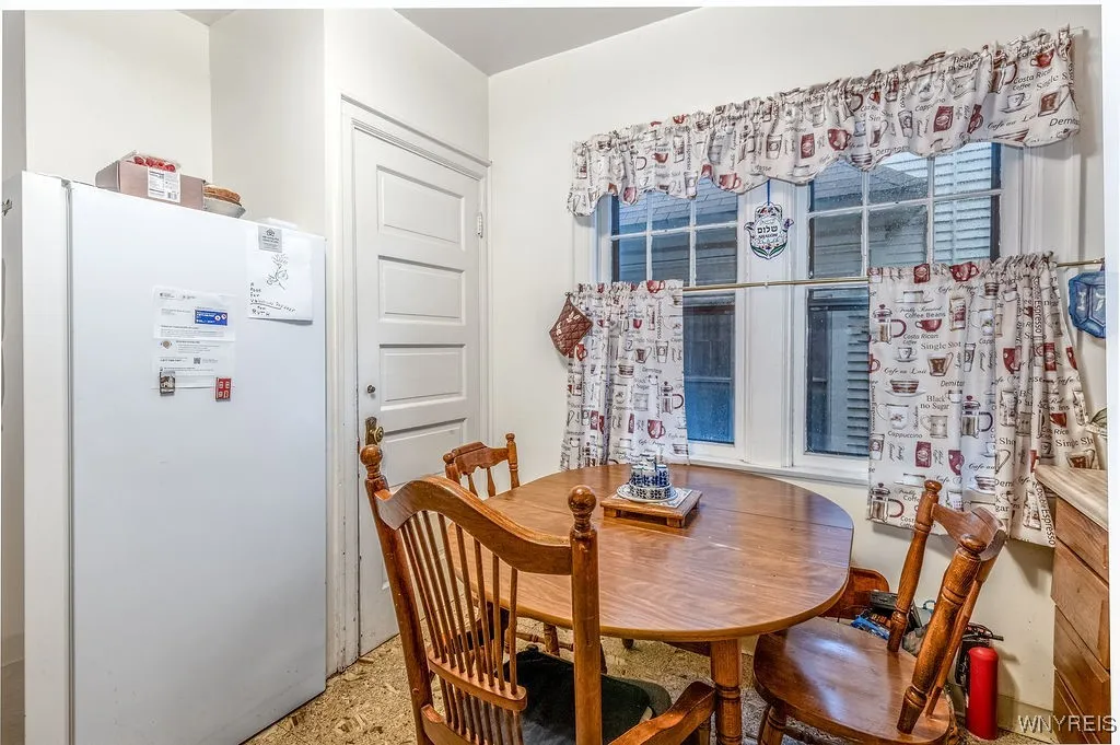 123 Woodward Ave, Buffalo, New York 14214, Buffalo, New York 14214, 4 Bedrooms Bedrooms, 9 Rooms Rooms,2 BathroomsBathrooms,Residential,For Sale,123 Woodward Ave, Buffalo, New York 14214,0,B1649471