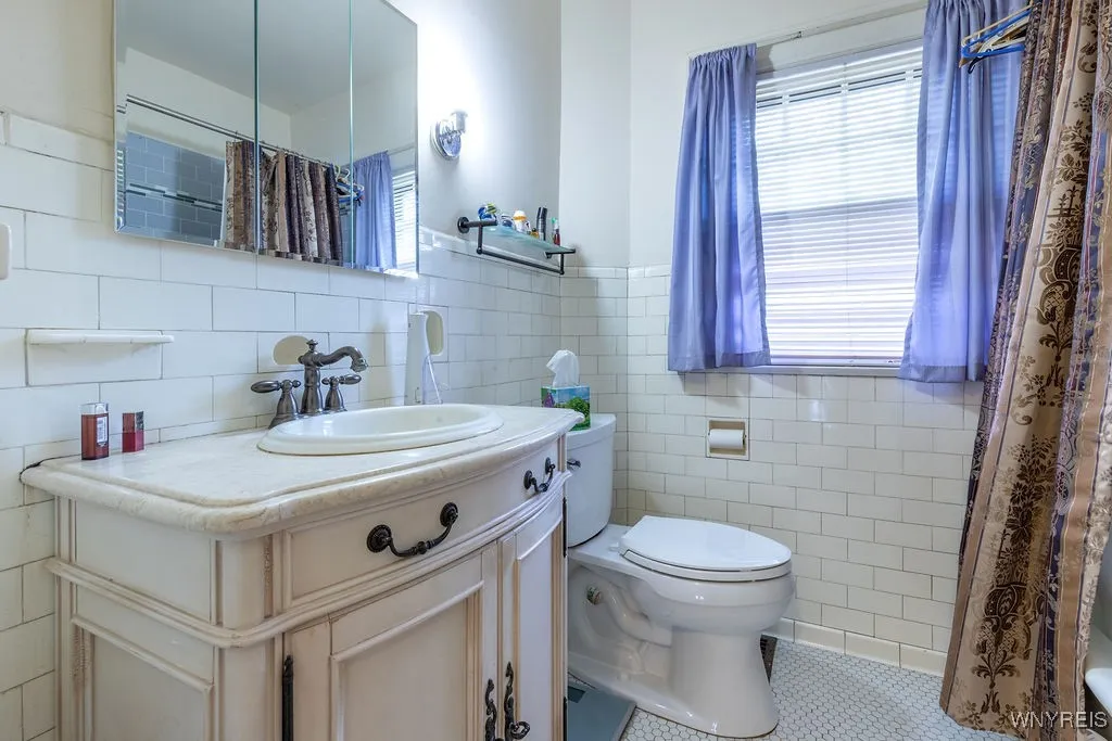 123 Woodward Ave, Buffalo, New York 14214, Buffalo, New York 14214, 4 Bedrooms Bedrooms, 9 Rooms Rooms,2 BathroomsBathrooms,Residential,For Sale,123 Woodward Ave, Buffalo, New York 14214,0,B1649471