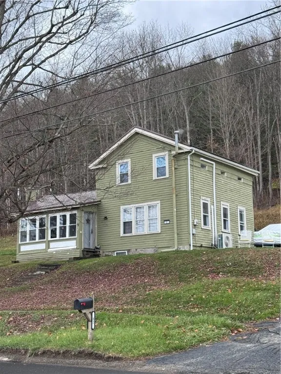 82 Main Street, Eldred, Pennsylvania 16731, Eldred, Pennsylvania 16731, 3 Bedrooms Bedrooms, 8 Rooms Rooms,1 BathroomBathrooms,Residential,For Sale,82 Main Street, Eldred, Pennsylvania 16731,0,R1648915