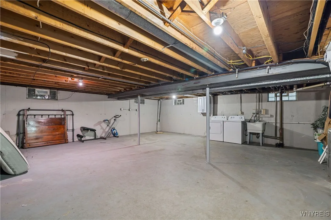 142 Albert Drive, Lancaster, New York 14086, Lancaster, New York 14086, 4 Bedrooms Bedrooms, 9 Rooms Rooms,1 BathroomBathrooms,Residential,For Sale,142 Albert Drive, Lancaster, New York 14086,0,B1649384