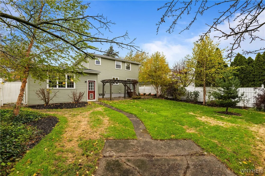 142 Albert Drive, Lancaster, New York 14086, Lancaster, New York 14086, 4 Bedrooms Bedrooms, 9 Rooms Rooms,1 BathroomBathrooms,Residential,For Sale,142 Albert Drive, Lancaster, New York 14086,0,B1649384