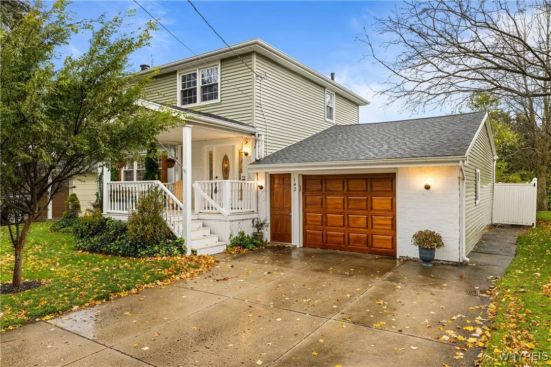 142 Albert Drive, Lancaster, New York 14086, Lancaster, New York 14086, 4 Bedrooms Bedrooms, 9 Rooms Rooms,1 BathroomBathrooms,Residential,For Sale,142 Albert Drive, Lancaster, New York 14086,0,B1649384