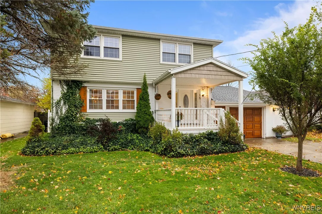 142 Albert Drive, Lancaster, New York 14086, Lancaster, New York 14086, 4 Bedrooms Bedrooms, 9 Rooms Rooms,1 BathroomBathrooms,Residential,For Sale,142 Albert Drive, Lancaster, New York 14086,0,B1649384