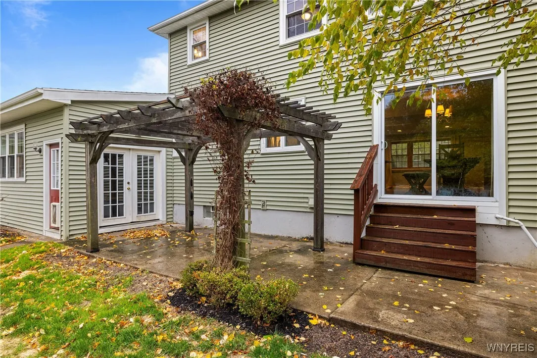 142 Albert Drive, Lancaster, New York 14086, Lancaster, New York 14086, 4 Bedrooms Bedrooms, 9 Rooms Rooms,1 BathroomBathrooms,Residential,For Sale,142 Albert Drive, Lancaster, New York 14086,0,B1649384