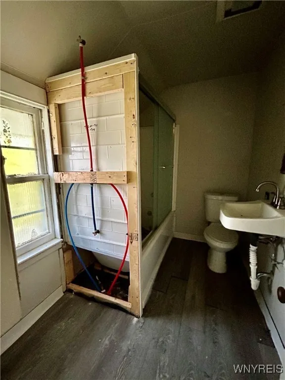 5 Fennimore Avenue, Buffalo, New York 14215, Buffalo, New York 14215, 3 Bedrooms Bedrooms, 5 Rooms Rooms,1 BathroomBathrooms,Residential,For Sale,5 Fennimore Avenue, Buffalo, New York 14215,0,B1649538