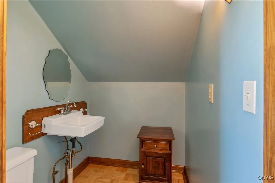 Syracuse, New York 13224, 2 Bedrooms Bedrooms, 9 Rooms Rooms,1 BathroomBathrooms,Residential,For Sale,0,S1649255