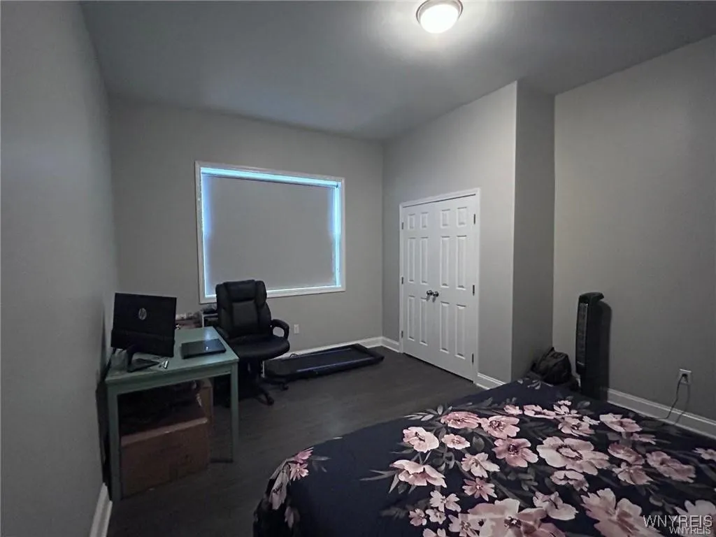 1988 South Park, Buffalo, New York 14220, Buffalo, New York 14220, 2 Bedrooms Bedrooms, 5 Rooms Rooms,1 BathroomBathrooms,Residential Lease,For Rent,1988 South Park, Buffalo, New York 14220,0,B1649549