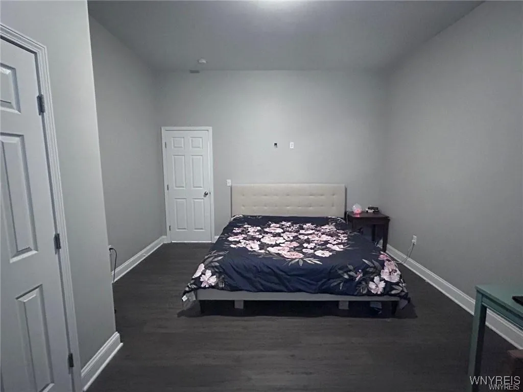 1988 South Park, Buffalo, New York 14220, Buffalo, New York 14220, 2 Bedrooms Bedrooms, 5 Rooms Rooms,1 BathroomBathrooms,Residential Lease,For Rent,1988 South Park, Buffalo, New York 14220,0,B1649549