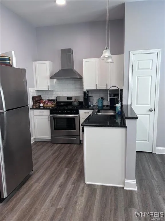 1988 South Park, Buffalo, New York 14220, Buffalo, New York 14220, 2 Bedrooms Bedrooms, 5 Rooms Rooms,1 BathroomBathrooms,Residential Lease,For Rent,1988 South Park, Buffalo, New York 14220,0,B1649549