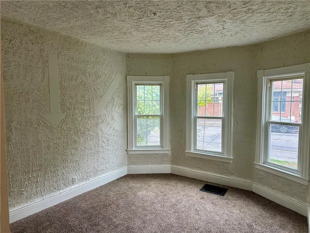 933 Jefferson Avenue, Rochester, New York 14611, Rochester, New York 14611, 3 Bedrooms Bedrooms, 6 Rooms Rooms,1 BathroomBathrooms,Residential,For Sale,933 Jefferson Avenue, Rochester, New York 14611,0,R1649457