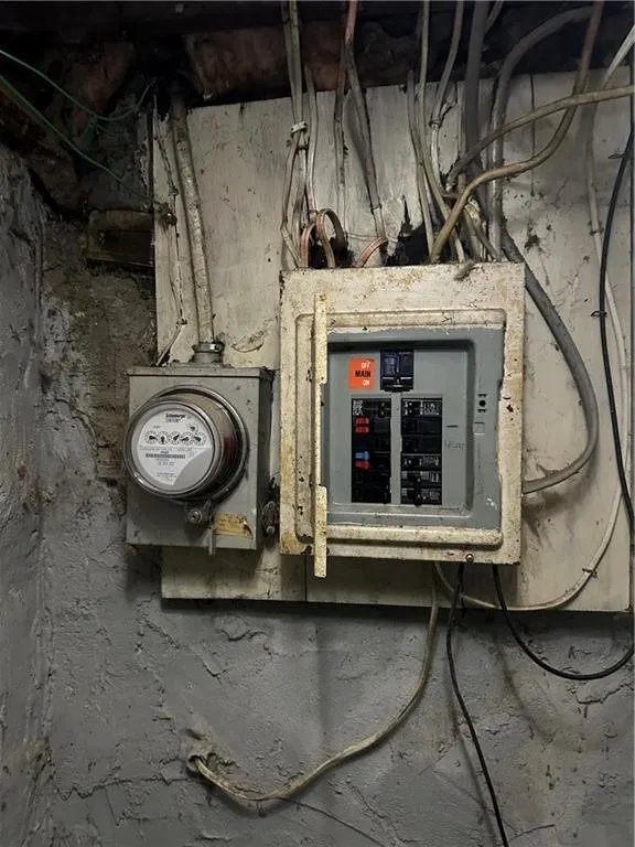 933 Jefferson Avenue, Rochester, New York 14611, Rochester, New York 14611, 3 Bedrooms Bedrooms, 6 Rooms Rooms,1 BathroomBathrooms,Residential,For Sale,933 Jefferson Avenue, Rochester, New York 14611,0,R1649457