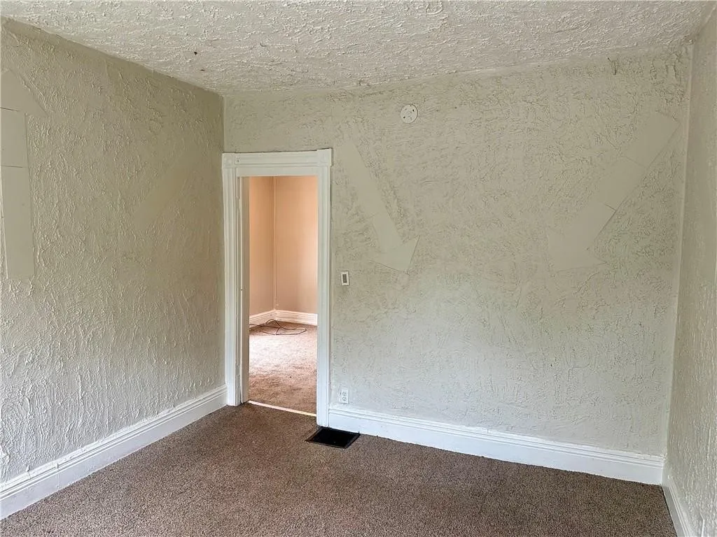 933 Jefferson Avenue, Rochester, New York 14611, Rochester, New York 14611, 3 Bedrooms Bedrooms, 6 Rooms Rooms,1 BathroomBathrooms,Residential,For Sale,933 Jefferson Avenue, Rochester, New York 14611,0,R1649457