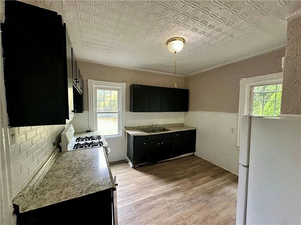 933 Jefferson Avenue, Rochester, New York 14611, Rochester, New York 14611, 3 Bedrooms Bedrooms, 6 Rooms Rooms,1 BathroomBathrooms,Residential,For Sale,933 Jefferson Avenue, Rochester, New York 14611,0,R1649457