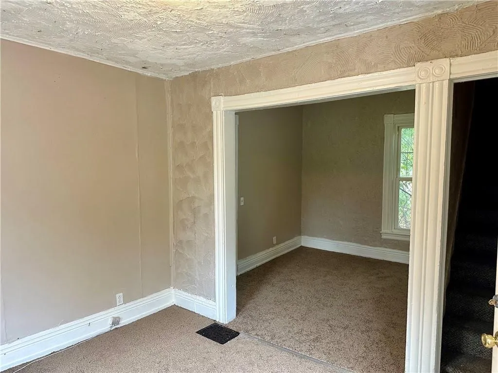 933 Jefferson Avenue, Rochester, New York 14611, Rochester, New York 14611, 3 Bedrooms Bedrooms, 6 Rooms Rooms,1 BathroomBathrooms,Residential,For Sale,933 Jefferson Avenue, Rochester, New York 14611,0,R1649457