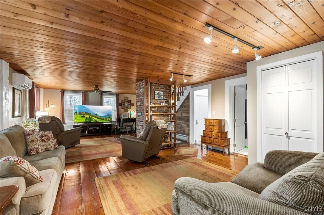 4987 Ver Plank Road, Clay, New York 13041, Clay, New York 13041, 3 Bedrooms Bedrooms, 6 Rooms Rooms,1 BathroomBathrooms,Residential,For Sale,4987 Ver Plank Road, Clay, New York 13041,0,S1649354