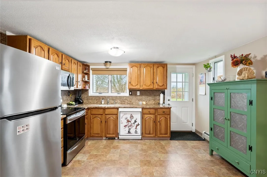 4987 Ver Plank Road, Clay, New York 13041, Clay, New York 13041, 3 Bedrooms Bedrooms, 6 Rooms Rooms,1 BathroomBathrooms,Residential,For Sale,4987 Ver Plank Road, Clay, New York 13041,0,S1649354