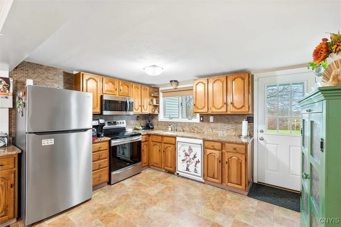 4987 Ver Plank Road, Clay, New York 13041, Clay, New York 13041, 3 Bedrooms Bedrooms, 6 Rooms Rooms,1 BathroomBathrooms,Residential,For Sale,4987 Ver Plank Road, Clay, New York 13041,0,S1649354