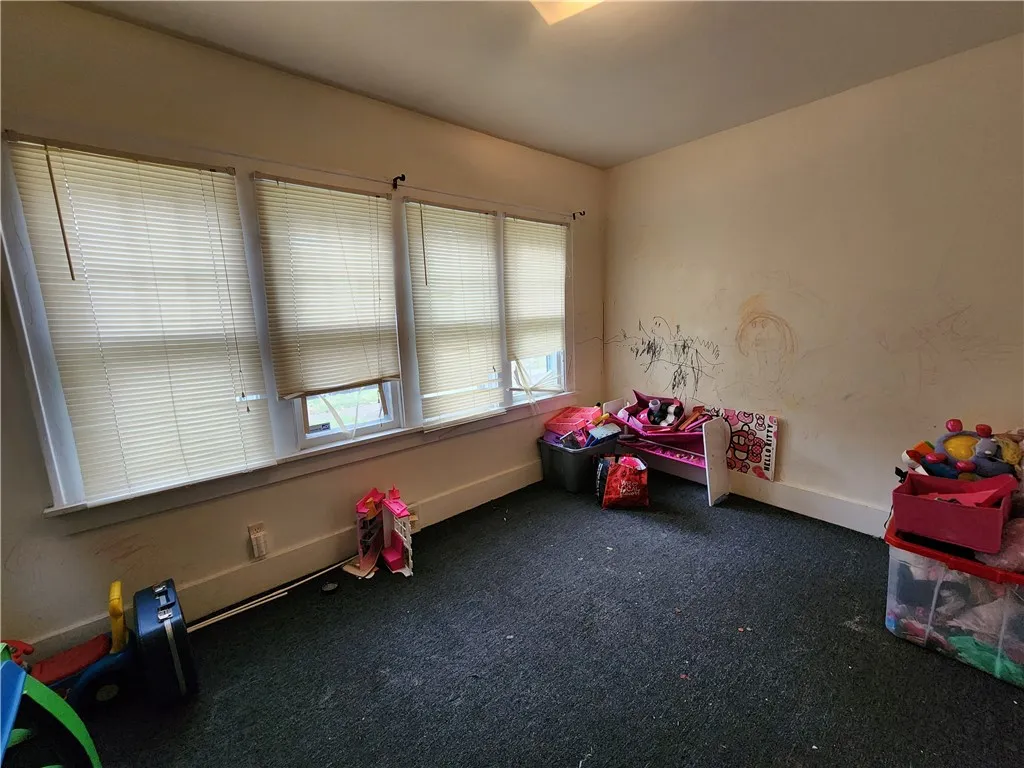 25 Nye Park, Rochester, New York 14621, Rochester, New York 14621, 6 Bedrooms Bedrooms, ,2 BathroomsBathrooms,Residential,For Sale,25 Nye Park, Rochester, New York 14621,0,R1649467