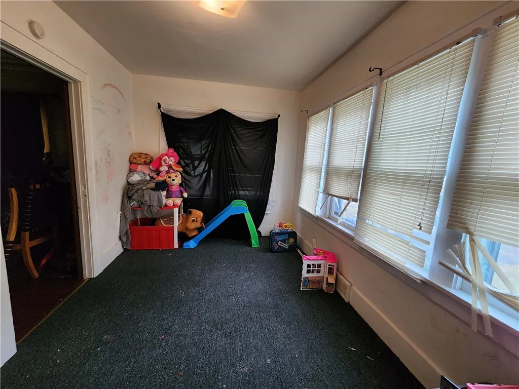 25 Nye Park, Rochester, New York 14621, Rochester, New York 14621, 6 Bedrooms Bedrooms, ,2 BathroomsBathrooms,Residential,For Sale,25 Nye Park, Rochester, New York 14621,0,R1649467
