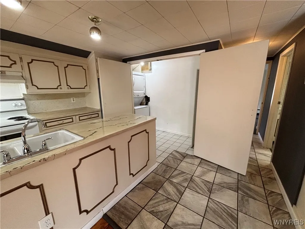 15 4th Street, Evans, New York 14006, Evans, New York 14006, 2 Bedrooms Bedrooms, 4 Rooms Rooms,1 BathroomBathrooms,Residential,For Sale,15 4th Street, Evans, New York 14006,0,B1649124