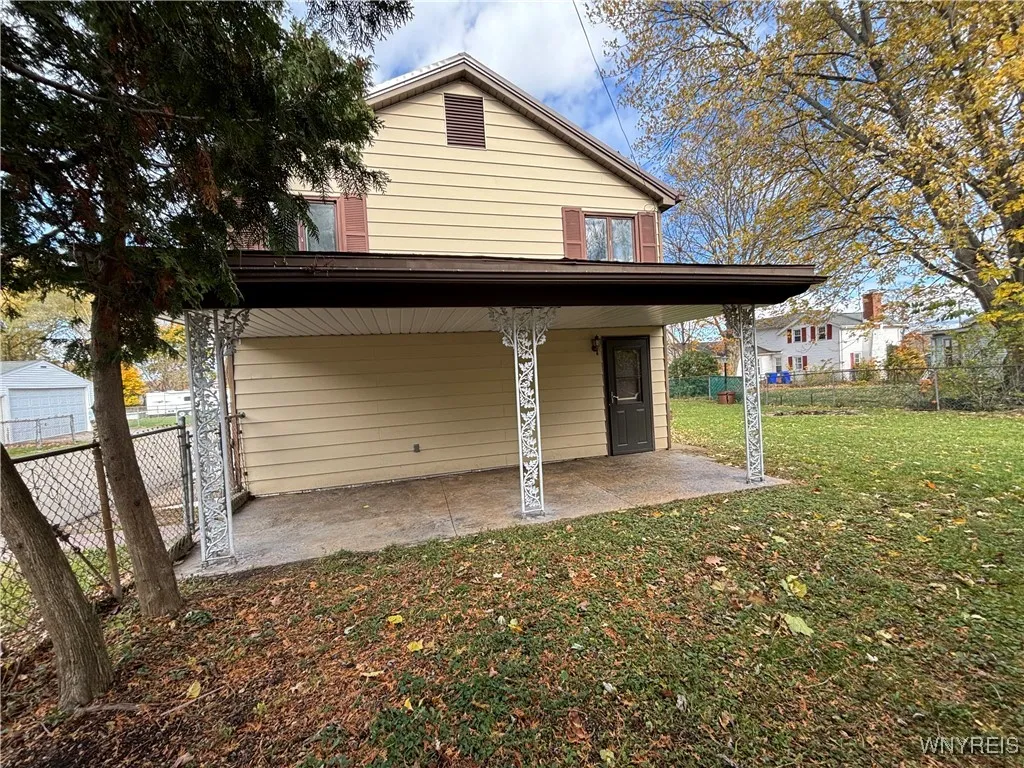 15 4th Street, Evans, New York 14006, Evans, New York 14006, 2 Bedrooms Bedrooms, 4 Rooms Rooms,1 BathroomBathrooms,Residential,For Sale,15 4th Street, Evans, New York 14006,0,B1649124