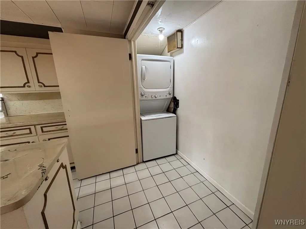 15 4th Street, Evans, New York 14006, Evans, New York 14006, 2 Bedrooms Bedrooms, 4 Rooms Rooms,1 BathroomBathrooms,Residential,For Sale,15 4th Street, Evans, New York 14006,0,B1649124