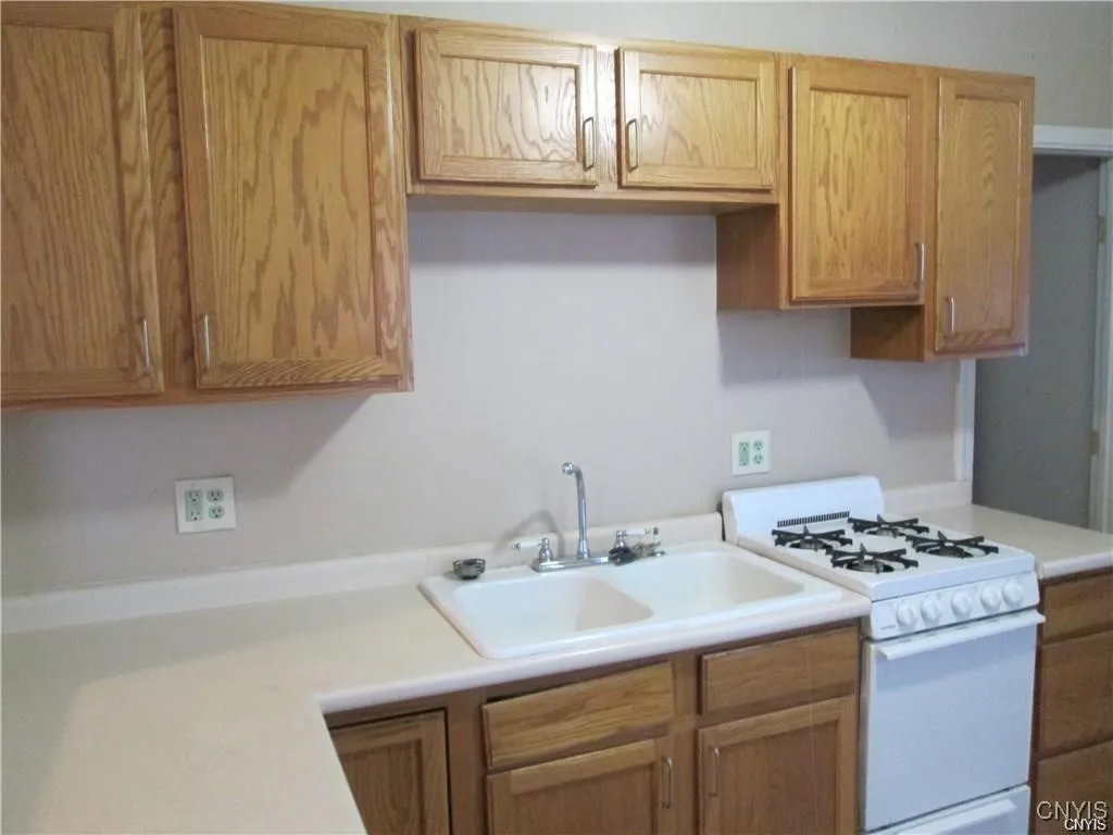 418 Cross Street, Watertown City, New York 13601, Watertown City, New York 13601, 2 Bedrooms Bedrooms, 4 Rooms Rooms,1 BathroomBathrooms,Residential Lease,For Rent,418 Cross Street, Watertown City, New York 13601,0,S1649544