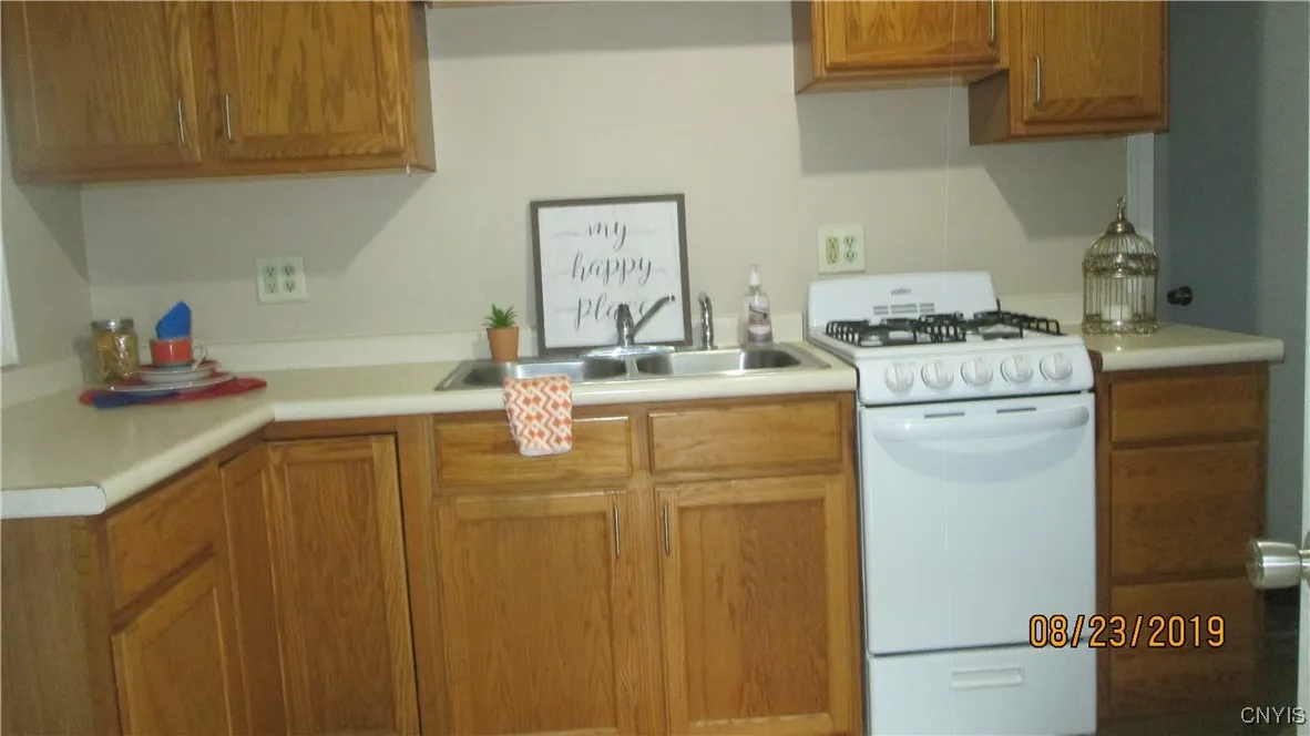 418 Cross Street, Watertown City, New York 13601, Watertown City, New York 13601, 2 Bedrooms Bedrooms, 4 Rooms Rooms,1 BathroomBathrooms,Residential Lease,For Rent,418 Cross Street, Watertown City, New York 13601,0,S1649544