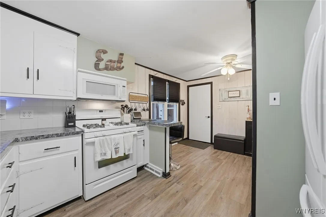 83 Melody Lane, Tonawanda, New York 14150, Tonawanda, New York 14150, 3 Bedrooms Bedrooms, 6 Rooms Rooms,2 BathroomsBathrooms,Residential,For Sale,83 Melody Lane, Tonawanda, New York 14150,0,B1649429