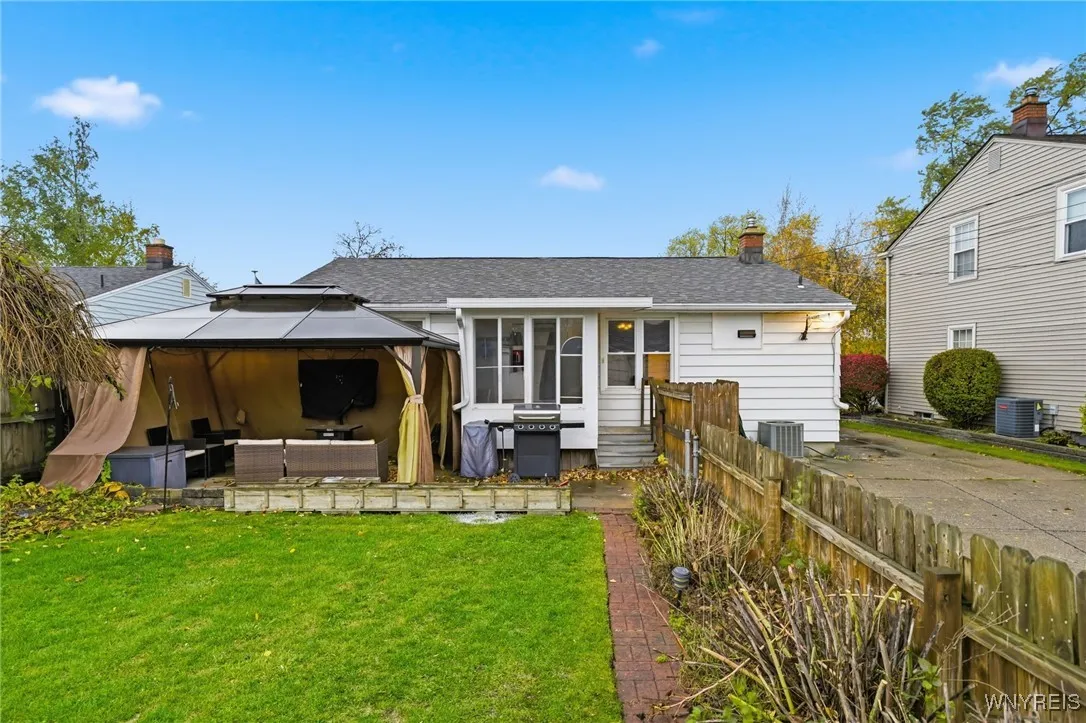 83 Melody Lane, Tonawanda, New York 14150, Tonawanda, New York 14150, 3 Bedrooms Bedrooms, 6 Rooms Rooms,2 BathroomsBathrooms,Residential,For Sale,83 Melody Lane, Tonawanda, New York 14150,0,B1649429