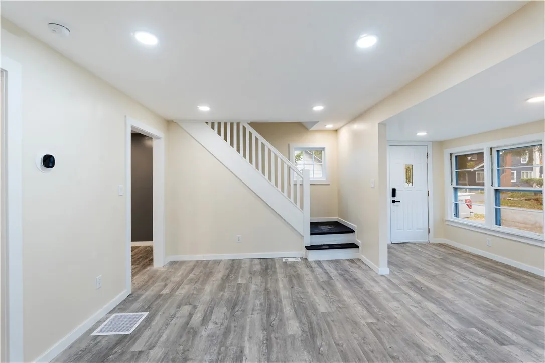 98 Bayton Drive, Irondequoit, New York 14622, Irondequoit, New York 14622, 2 Bedrooms Bedrooms, 6 Rooms Rooms,1 BathroomBathrooms,Residential,For Sale,98 Bayton Drive, Irondequoit, New York 14622,0,R1649203
