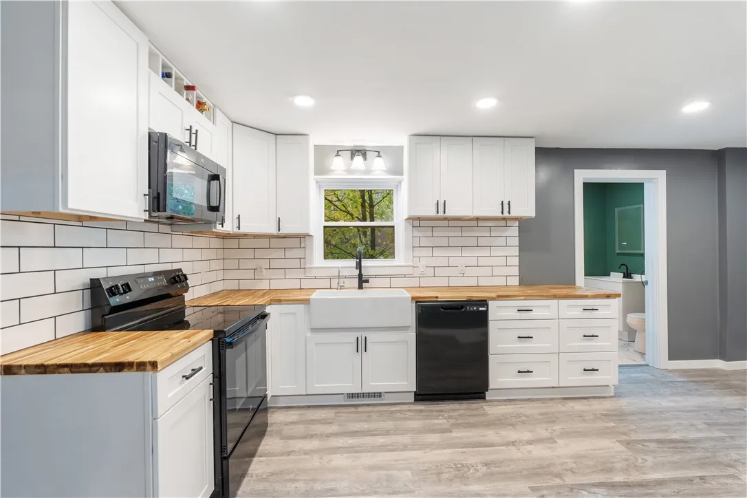 98 Bayton Drive, Irondequoit, New York 14622, Irondequoit, New York 14622, 2 Bedrooms Bedrooms, 6 Rooms Rooms,1 BathroomBathrooms,Residential,For Sale,98 Bayton Drive, Irondequoit, New York 14622,0,R1649203