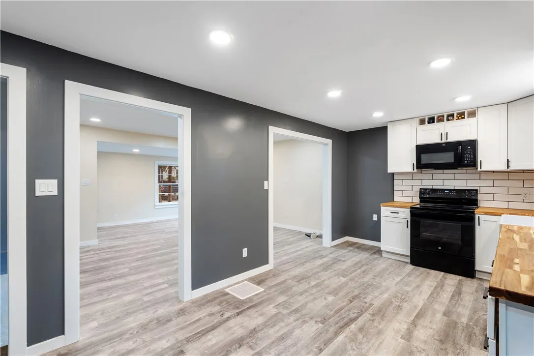 98 Bayton Drive, Irondequoit, New York 14622, Irondequoit, New York 14622, 2 Bedrooms Bedrooms, 6 Rooms Rooms,1 BathroomBathrooms,Residential,For Sale,98 Bayton Drive, Irondequoit, New York 14622,0,R1649203