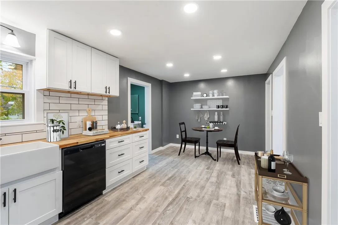 98 Bayton Drive, Irondequoit, New York 14622, Irondequoit, New York 14622, 2 Bedrooms Bedrooms, 6 Rooms Rooms,1 BathroomBathrooms,Residential,For Sale,98 Bayton Drive, Irondequoit, New York 14622,0,R1649203