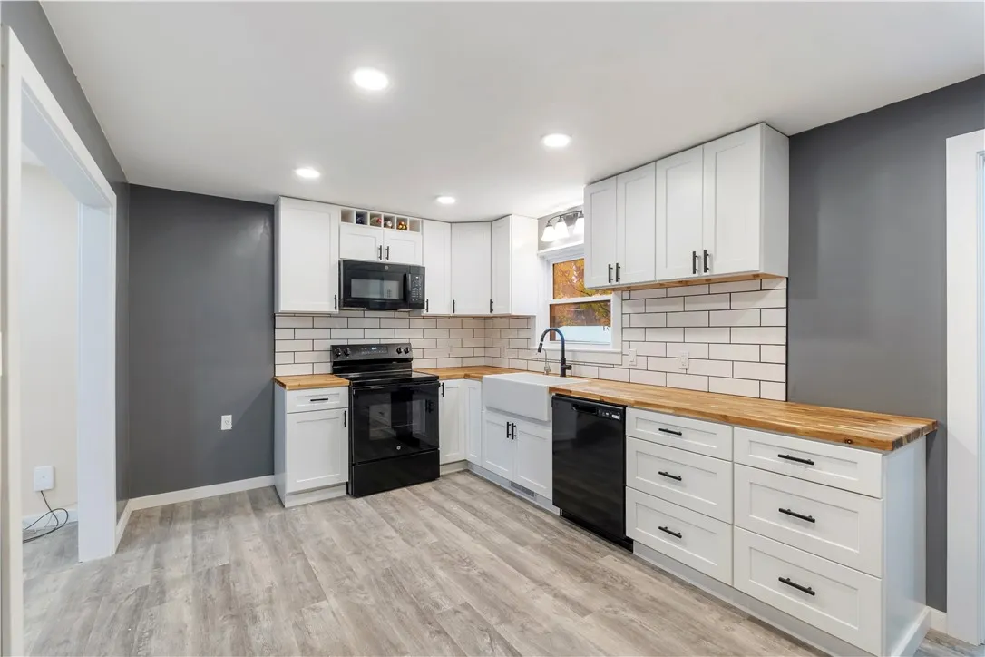 98 Bayton Drive, Irondequoit, New York 14622, Irondequoit, New York 14622, 2 Bedrooms Bedrooms, 6 Rooms Rooms,1 BathroomBathrooms,Residential,For Sale,98 Bayton Drive, Irondequoit, New York 14622,0,R1649203