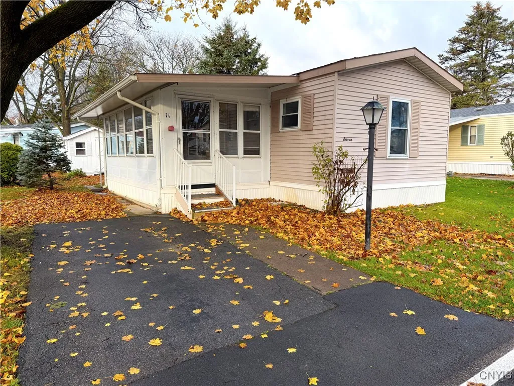 11 Lilliana Drive, New Hartford, New York 13413, New Hartford, New York 13413, 2 Bedrooms Bedrooms, 5 Rooms Rooms,2 BathroomsBathrooms,Residential,For Sale,11 Lilliana Drive, New Hartford, New York 13413,0,S1649473