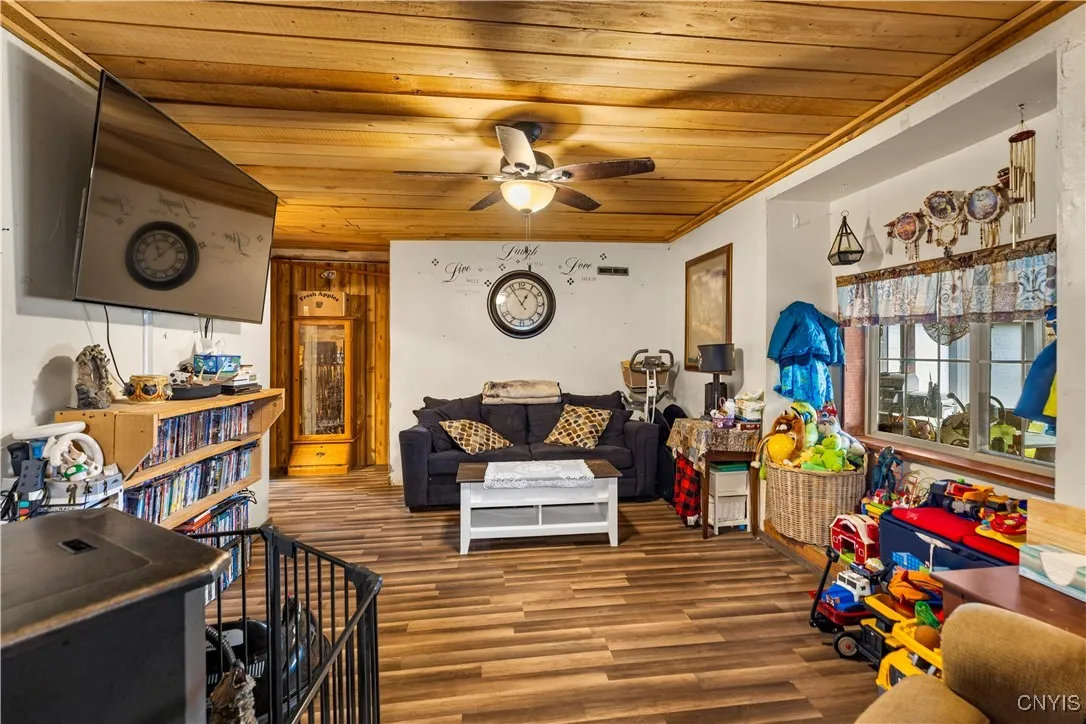 11695 Creek Road, Annsville, New York 13471, Annsville, New York 13471, 4 Bedrooms Bedrooms, 8 Rooms Rooms,1 BathroomBathrooms,Residential,For Sale,11695 Creek Road, Annsville, New York 13471,0,S1649506